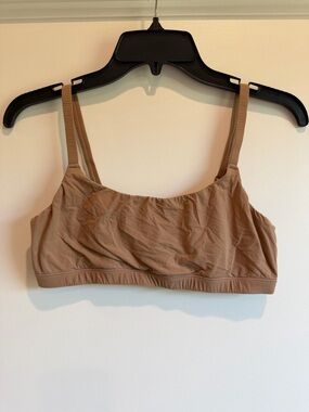 SKIMS Soft Scoop Bralette in Warm Tan